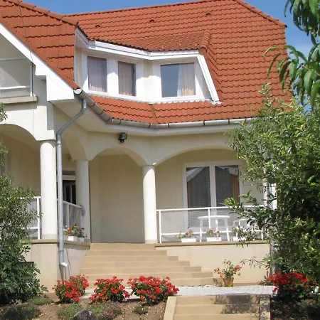 Liptak Vendeghaz アパート